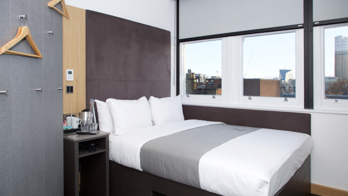 z-hotels-city-london-affordable-queen-room-with-window-4.jpg